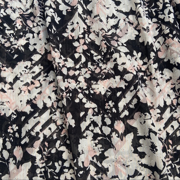 EXPRESS Metallic Floral Ruffle Top - Picture 10 of 16